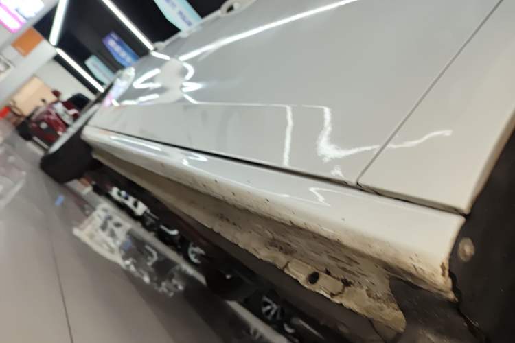 Used Peugeot 301 2016 1.6L Automatic Comfort Edition Right Side Sill
