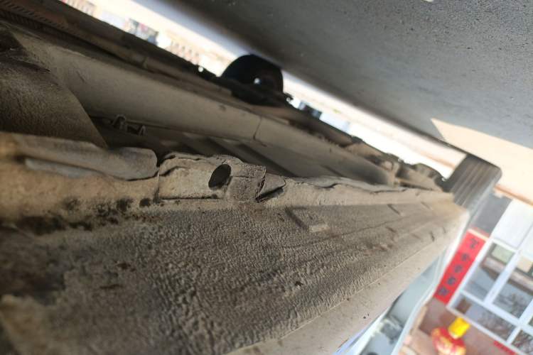 Used Peugeot 301 2016 1.6L Manual Happiness Edition Right Side Sill