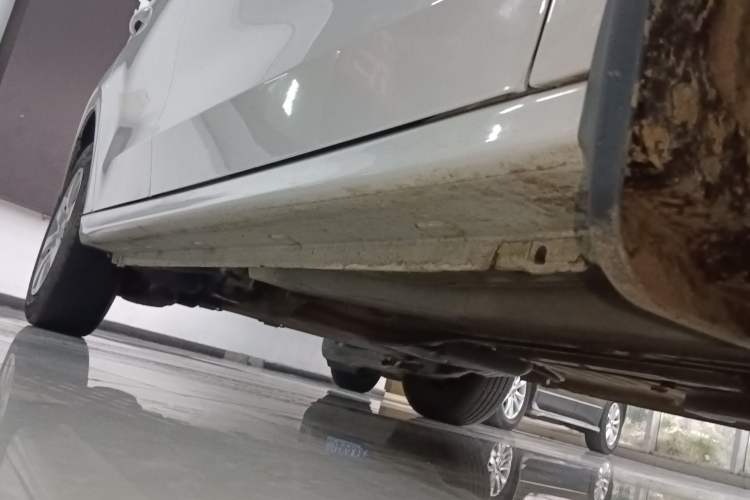 Used Peugeot 301 2016 1.6L Manual Comfort Edition Right Side Sill