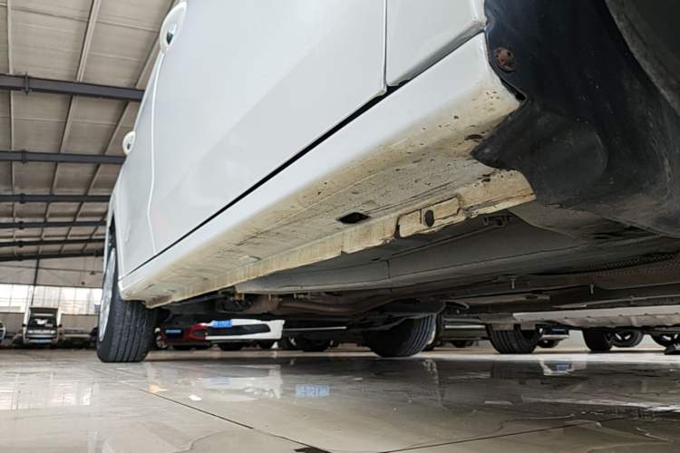 Used Peugeot 301 2016 1.6L Manual Comfort Edition Right Side Sill