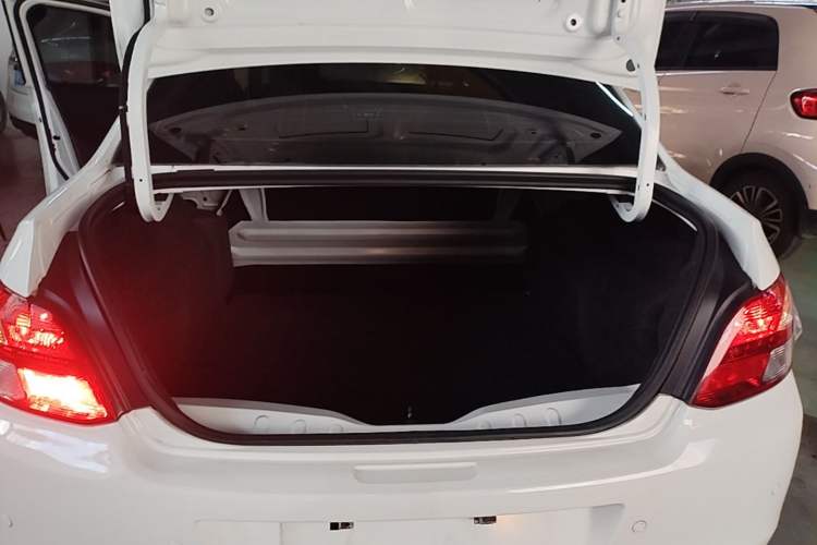 Used Peugeot 301 2016 1.6L Automatic Comfort Edition Trunk