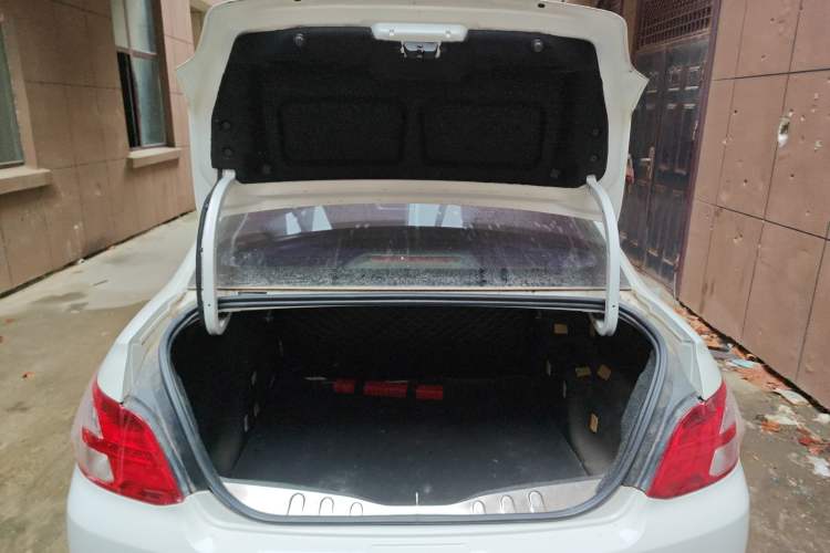 Used Peugeot 301 2016 1.6L Manual Comfort Edition Trunk