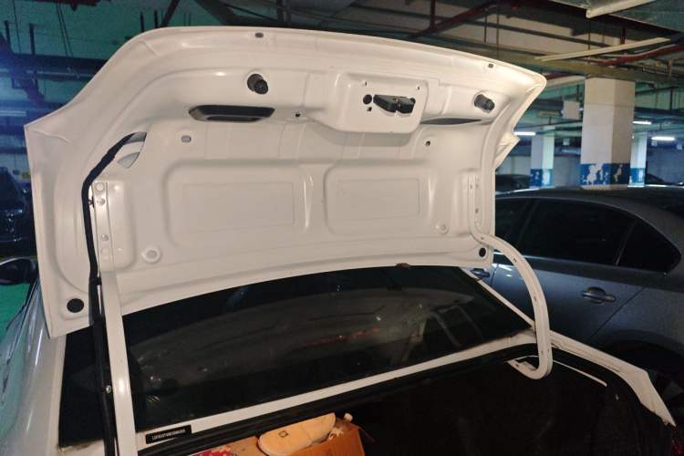 Used Peugeot 301 2016 1.6L Automatic Comfort Edition Trunk