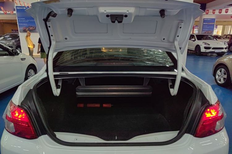 Used Peugeot 301 2016 1.6L Automatic Comfort Edition Trunk