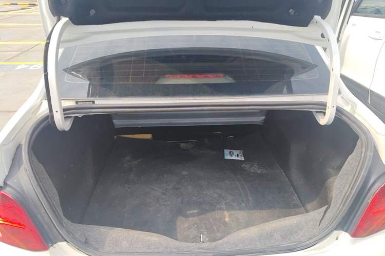 Used Peugeot 301 2016 1.6L Manual Comfort Edition Trunk