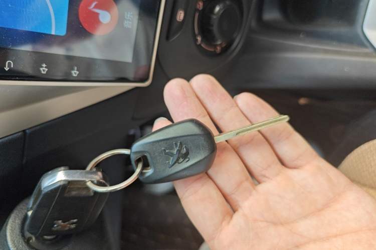 Used Peugeot 301 2016 1.6L Manual Comfort Edition Vehicle Key