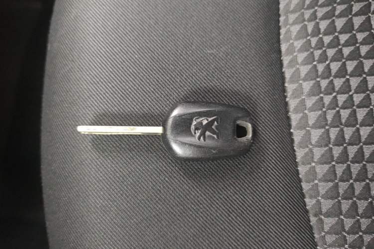 Used Peugeot 301 2016 1.6L Manual Comfort Edition Vehicle Key