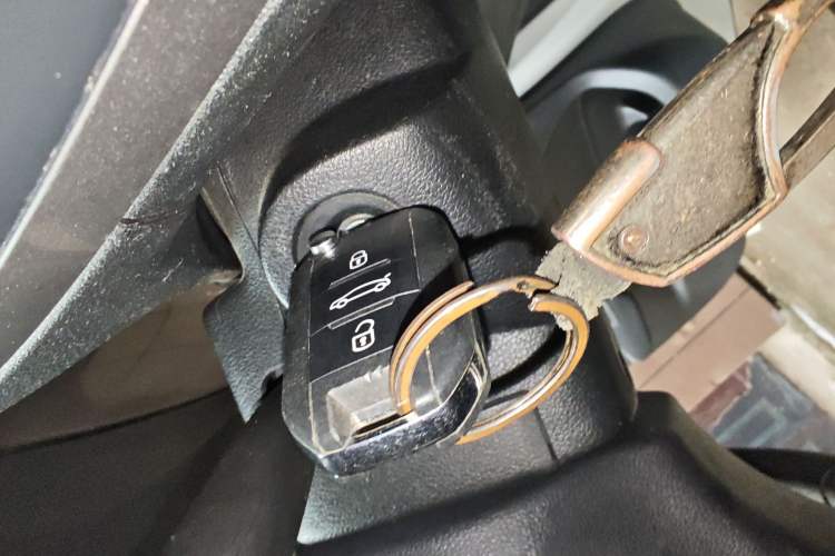 Used Peugeot 301 2016 1.6L Manual Comfort Edition Vehicle Key