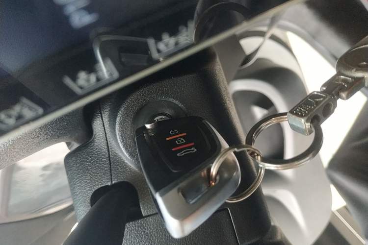 Used Peugeot 301 2016 1.6L Manual Happiness Edition Vehicle Key
