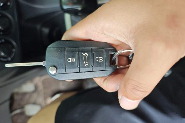 Used Peugeot 301 2016 1.6L Manual Happiness Edition Vehicle Key