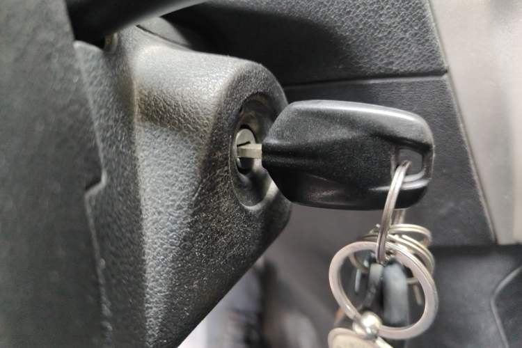 Used Peugeot 301 2016 1.6L Manual Comfort Edition Vehicle Key