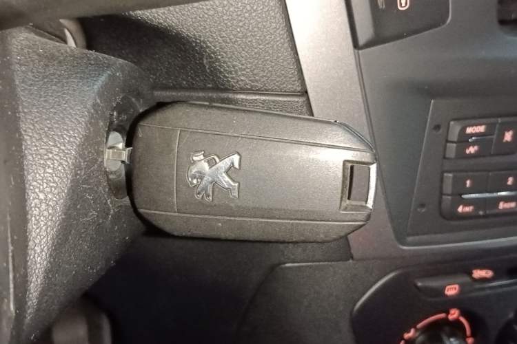 Used Peugeot 301 2016 1.6L Manual Comfort Edition Vehicle Key