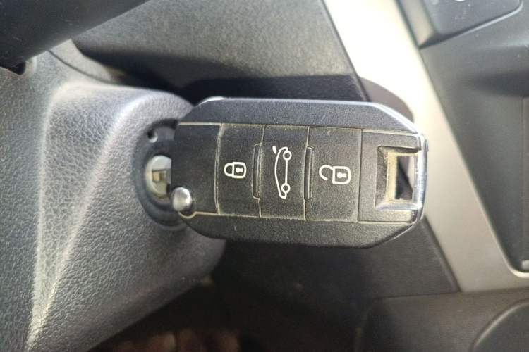Used Peugeot 301 2016 1.6L Manual Comfort Edition Vehicle Key