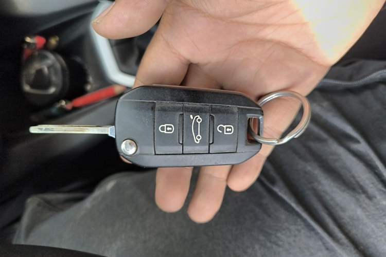 Used Peugeot 301 2016 1.6L Manual Comfort Edition Vehicle Key