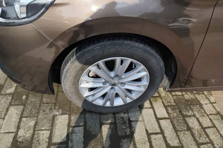Used Peugeot 301 2017 1.6L Manual Comfort Edition Left Front Wheel Hub