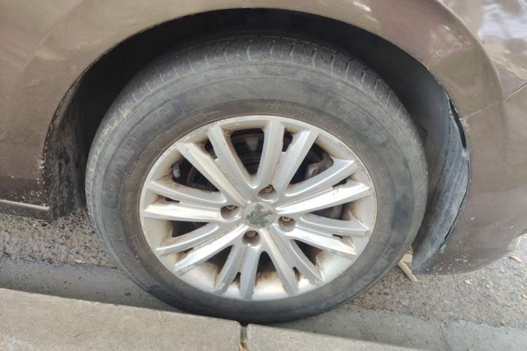 Used Peugeot 301 2017 1.6L Manual Comfort Edition Right Front Wheel Hub