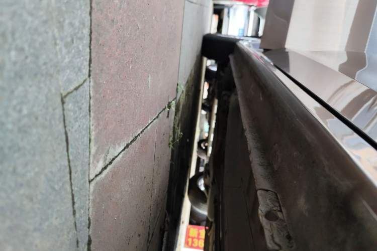 Used Peugeot 301 2017 1.6L Manual Comfort Edition Right Side Sill