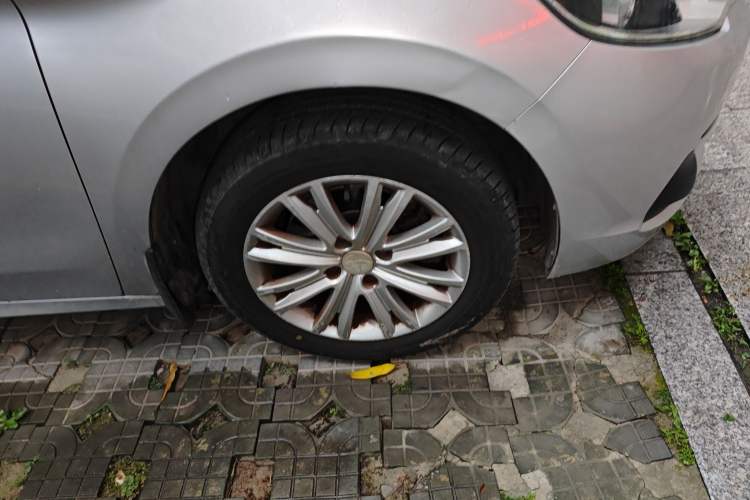 Used Peugeot 301 2017 1.6L Manual Comfort Edition Right Front Wheel Hub