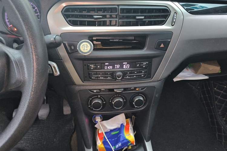 Used Peugeot 301 2017 1.6L Manual Comfort Edition Audio And AC Panel