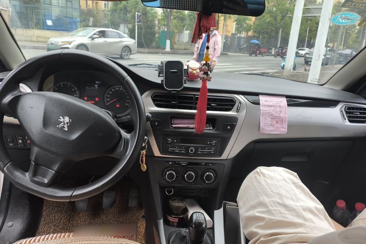 Used Peugeot 301 2017 1.6L Manual Comfort Edition Center Console