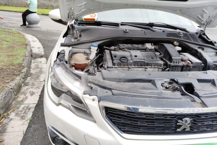 Used Peugeot 301 2017 1.6L Manual Comfort Edition Engine Bay Right