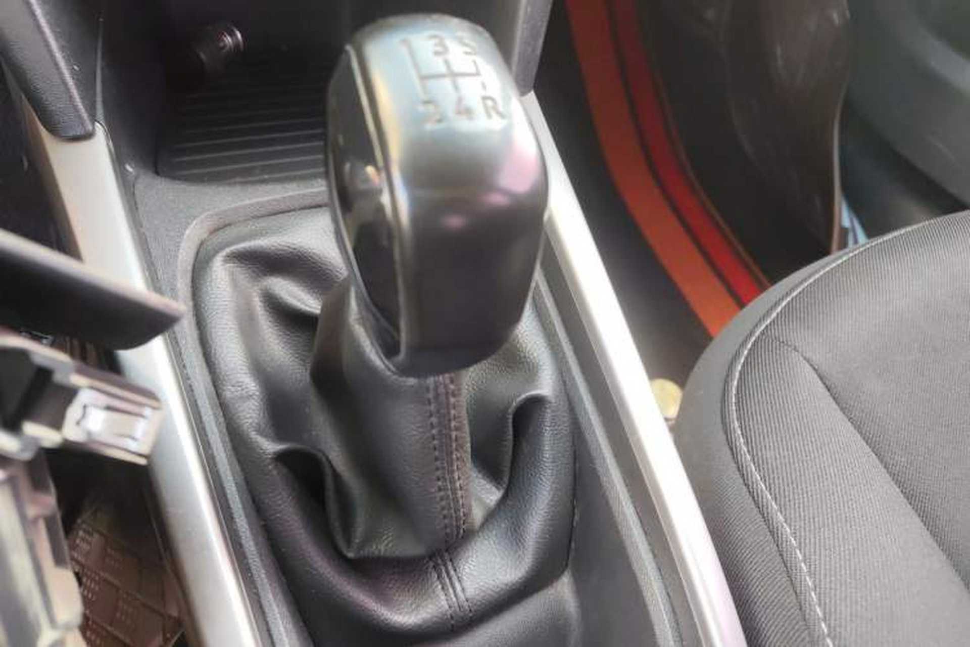 Used Peugeot 301 2017 1.6L Manual Comfort Edition Gear Lever