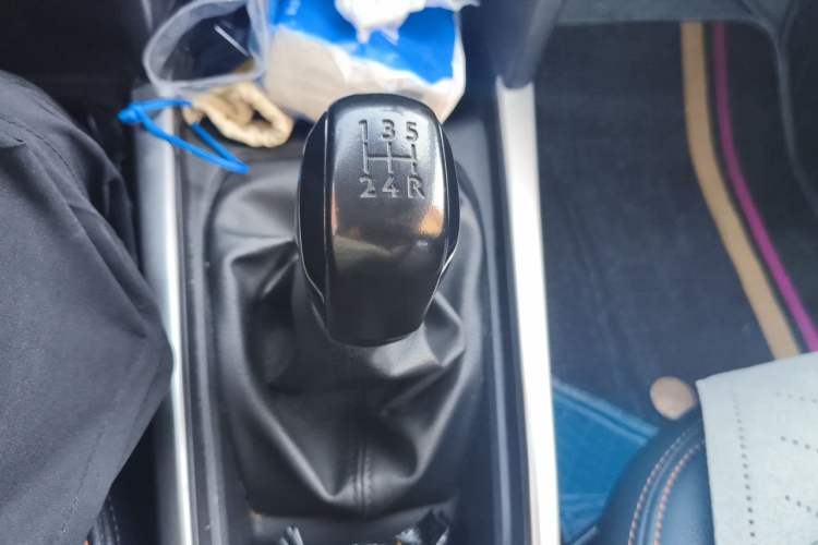 Used Peugeot 301 2017 1.6L Manual Comfort Edition Gear Lever