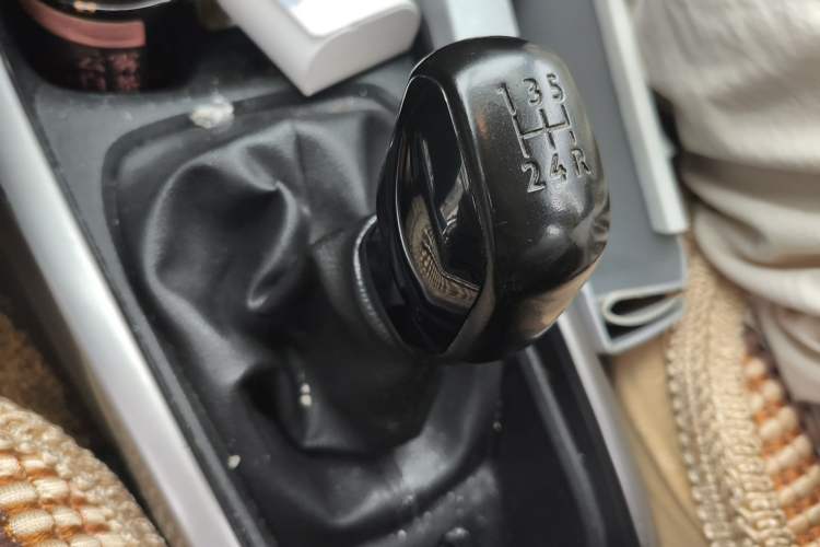 Used Peugeot 301 2017 1.6L Manual Comfort Edition Gear Lever