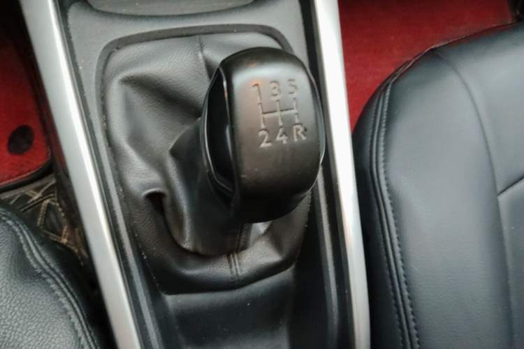 Used Peugeot 301 2017 1.6L Manual Comfort Edition Gear Lever