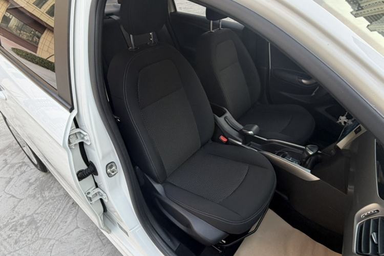 Used Peugeot 301 2017 1.6L Automatic Comfort Edition Interior 4