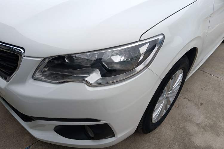 Used Peugeot 301  Left Front Headlight