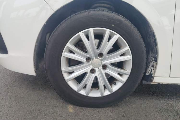 Used Peugeot 301 2017 1.6L Manual Comfort Edition Left Front Wheel Hub