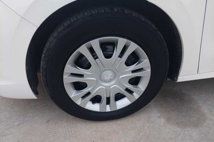 Used Peugeot 301 2017 1.6L Manual Comfort Edition Left Front Wheel Hub