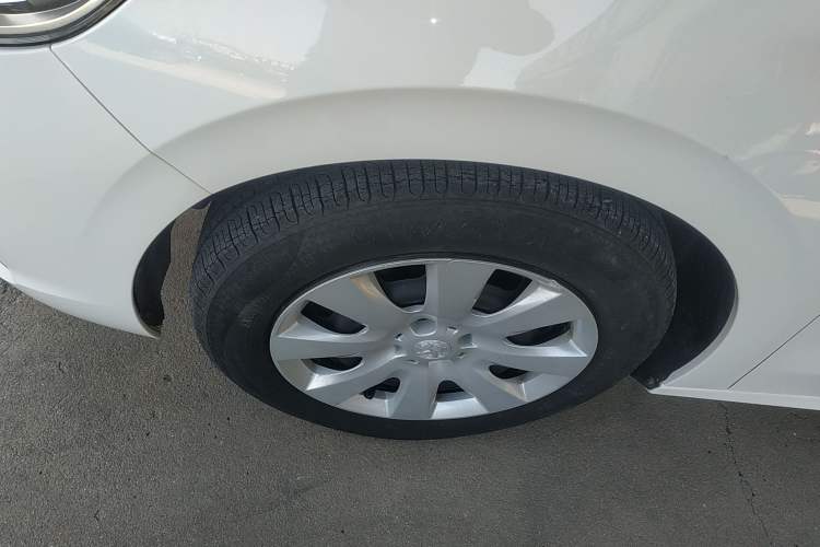 Used Peugeot 301 2017 1.6L Automatic Comfort Edition Left Front Wheel Hub