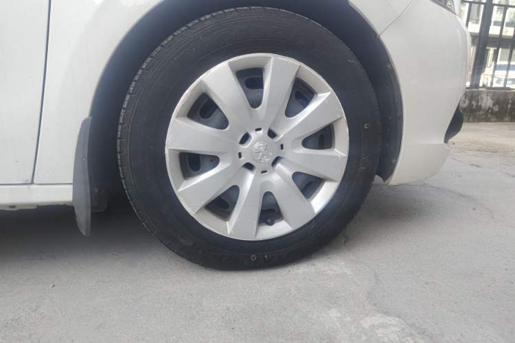Used Peugeot 301 2017 1.6L Manual Comfort Edition Right Front Wheel Hub