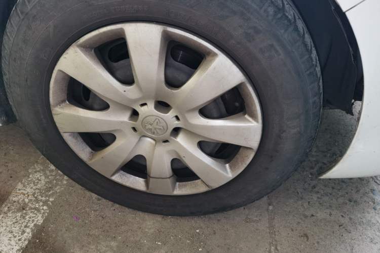 Used Peugeot 301 2017 1.6L Manual Comfort Edition Right Front Wheel Hub