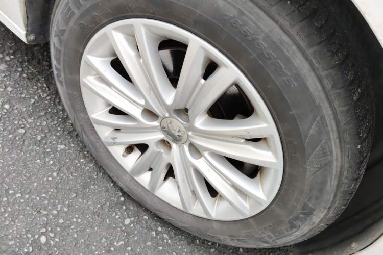 Used Peugeot 301 2017 1.6L Manual Comfort Edition Right Front Wheel Hub