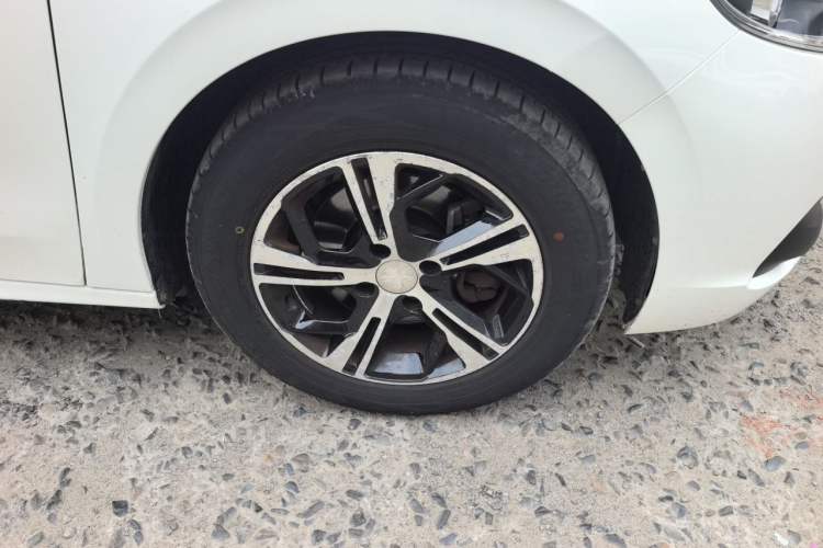 Used Peugeot 301 2017 1.6L Automatic Comfort Edition Right Front Wheel Hub
