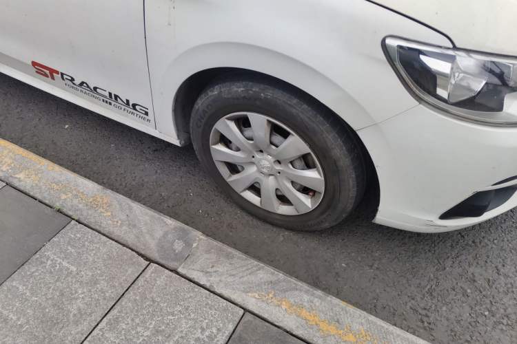 Used Peugeot 301 2017 1.6L Manual Comfort Edition Right Front Wheel Hub