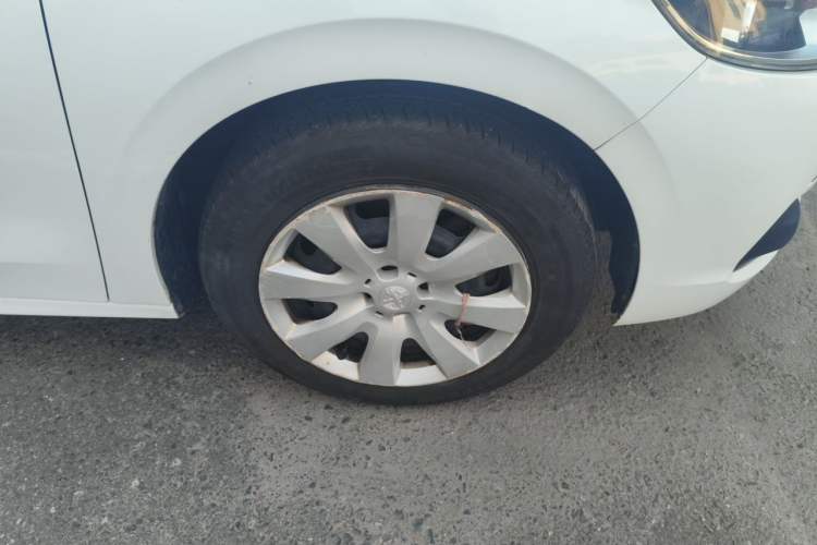 Used Peugeot 301 2017 1.6L Manual Comfort Edition Right Front Wheel Hub
