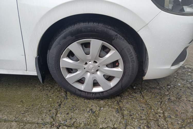 Used Peugeot 301 2017 1.6L Manual Comfort Edition Right Front Wheel Hub