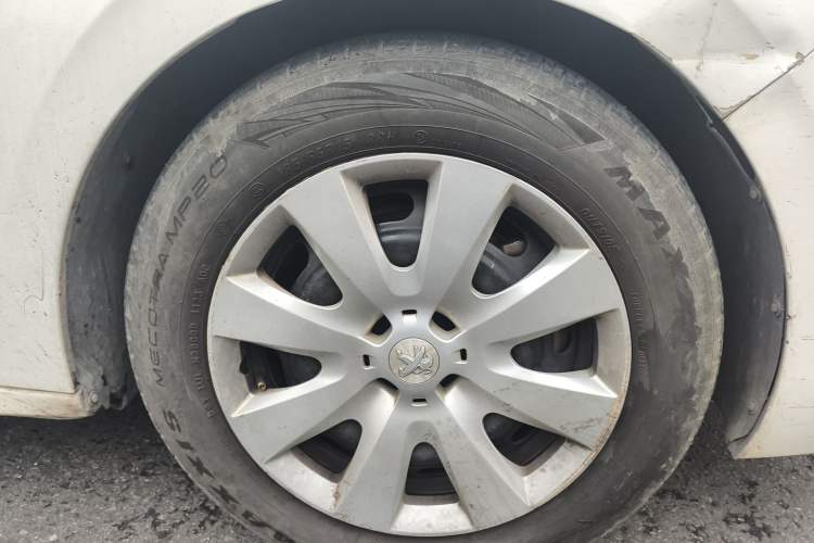 Used Peugeot 301 2017 1.6L Manual Comfort Edition Right Front Wheel Hub