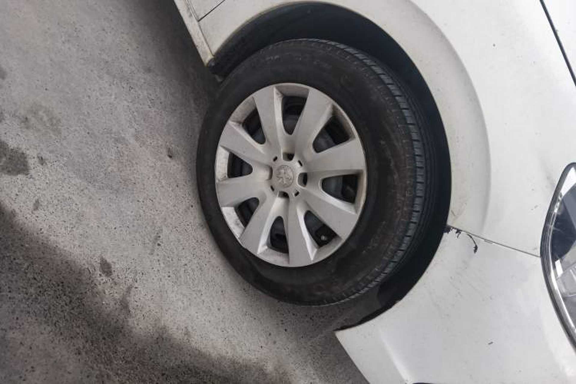 Used Peugeot 301 2017 1.6L Manual Comfort Edition Right Front Wheel Hub