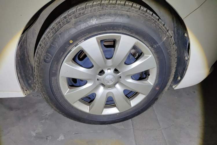 Used Peugeot 301 2017 1.6L Manual Comfort Edition Right Front Wheel Hub