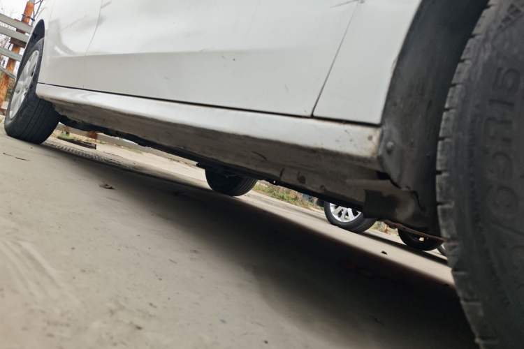 Used Peugeot 301 2017 1.6L Manual Comfort Edition Right Side Sill