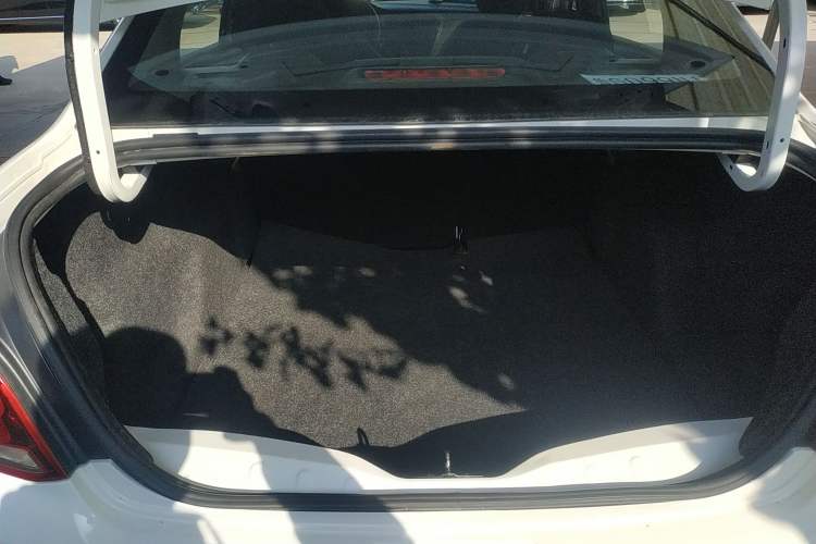 Used Peugeot 301 2017 1.6L Automatic Comfort Edition Trunk