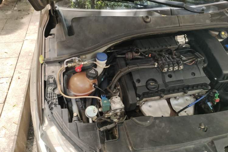 Used Peugeot 301 2018 1.6L Manual Comfort Edition Engine Bay Right