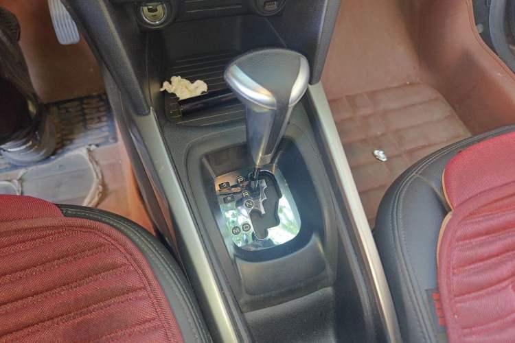 Used Peugeot 301 2018 1.6L Automatic Comfort Edition Gear Lever