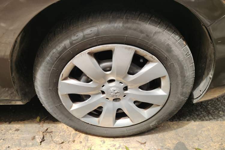 Used Peugeot 301 2018 1.6L Manual Comfort Edition Right Front Wheel Hub