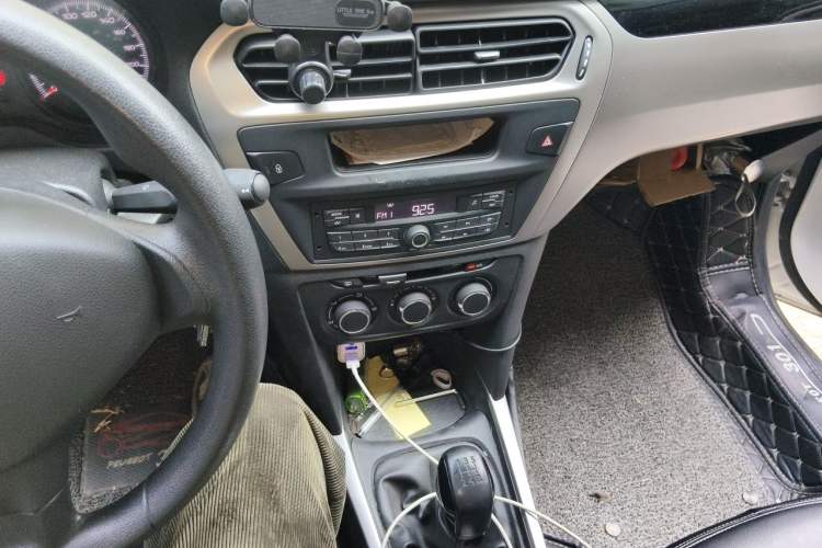 Used Peugeot 301 2018 1.6L Manual Comfort Edition Audio And AC Panel